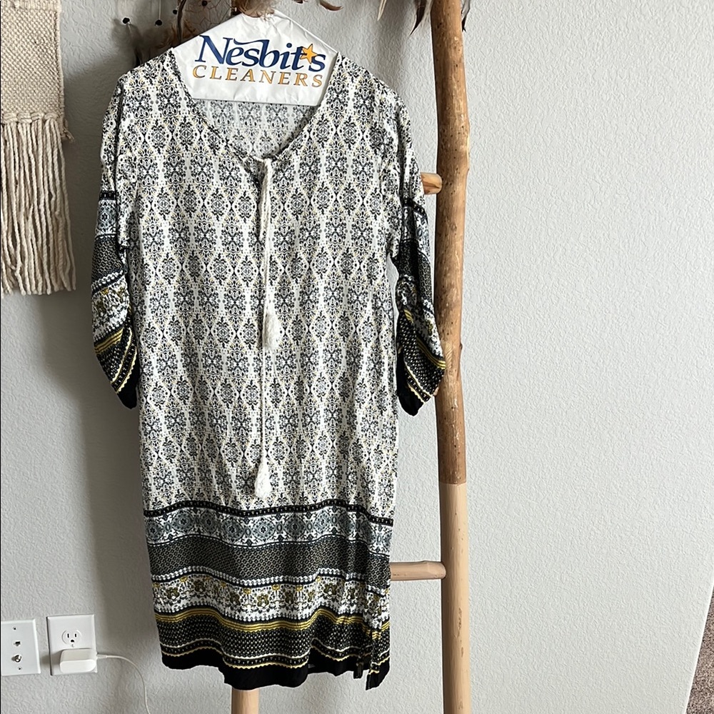 Women’s M Black and White Patterned Dress